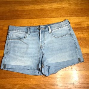 Women’s old navy light wash denim shorts size 8 like new